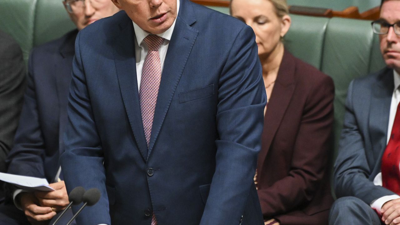 Лидерът опозицията в Австралия Питър Дътън е бил взет на