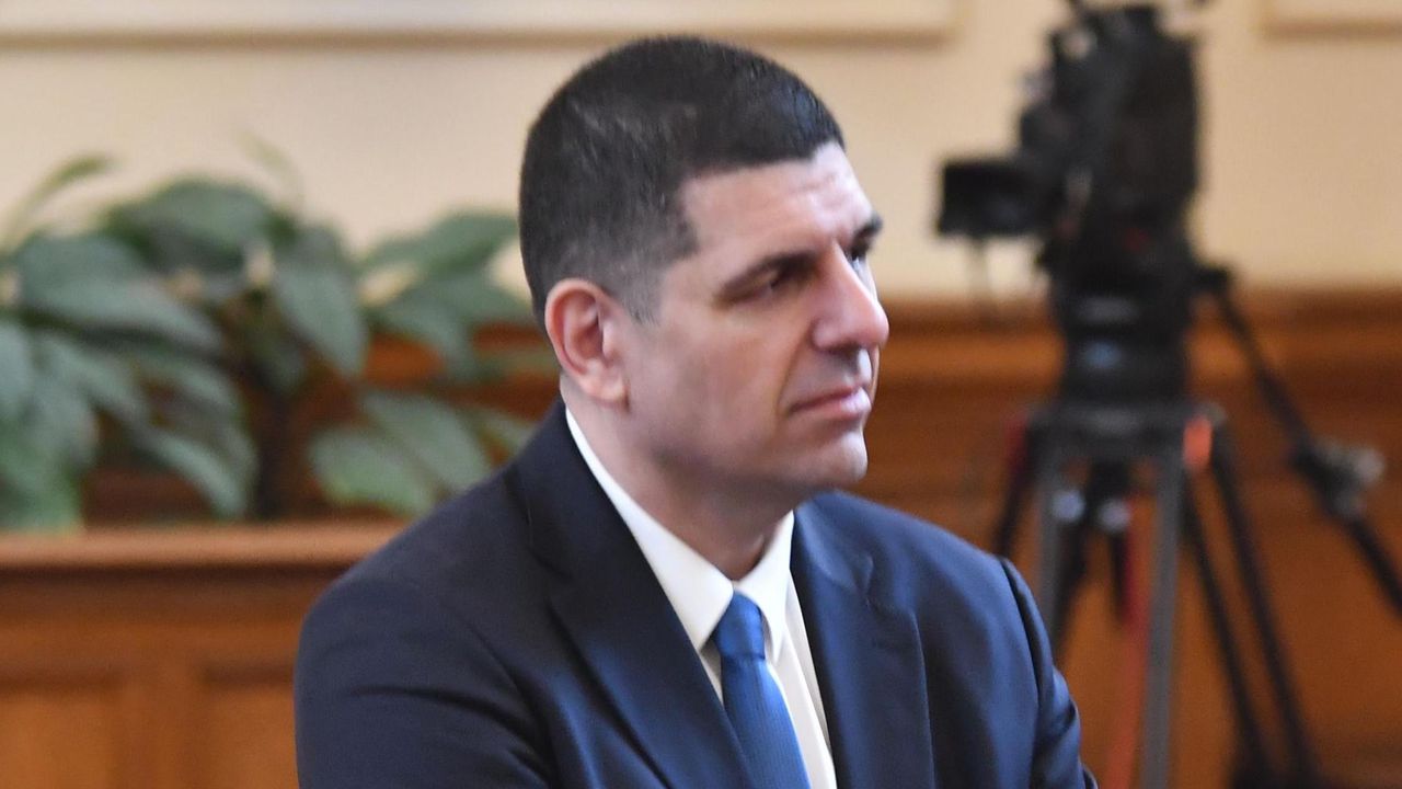 Ивайло Мирчев: Радев саботира еврото на финалната права
