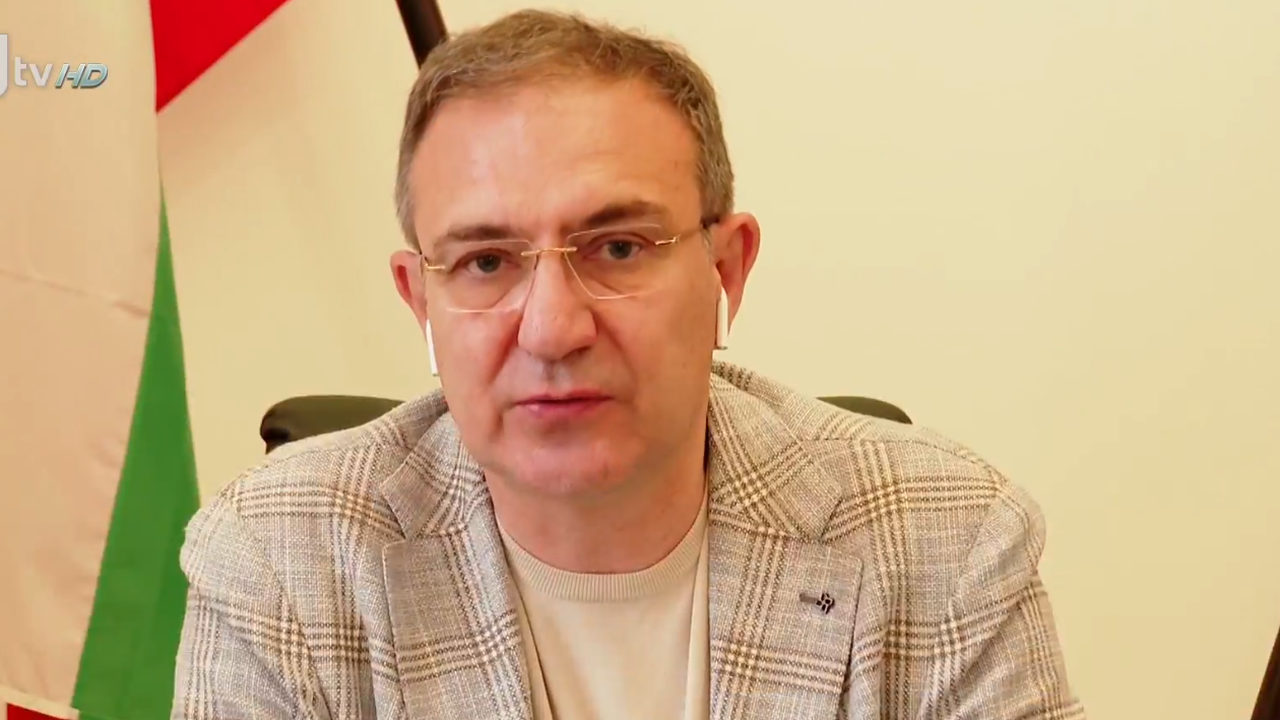 Гуцанов за домовете за възрастни във Варна: Прозорците са с решетки, катетрите на хората не са сменяни с месеци