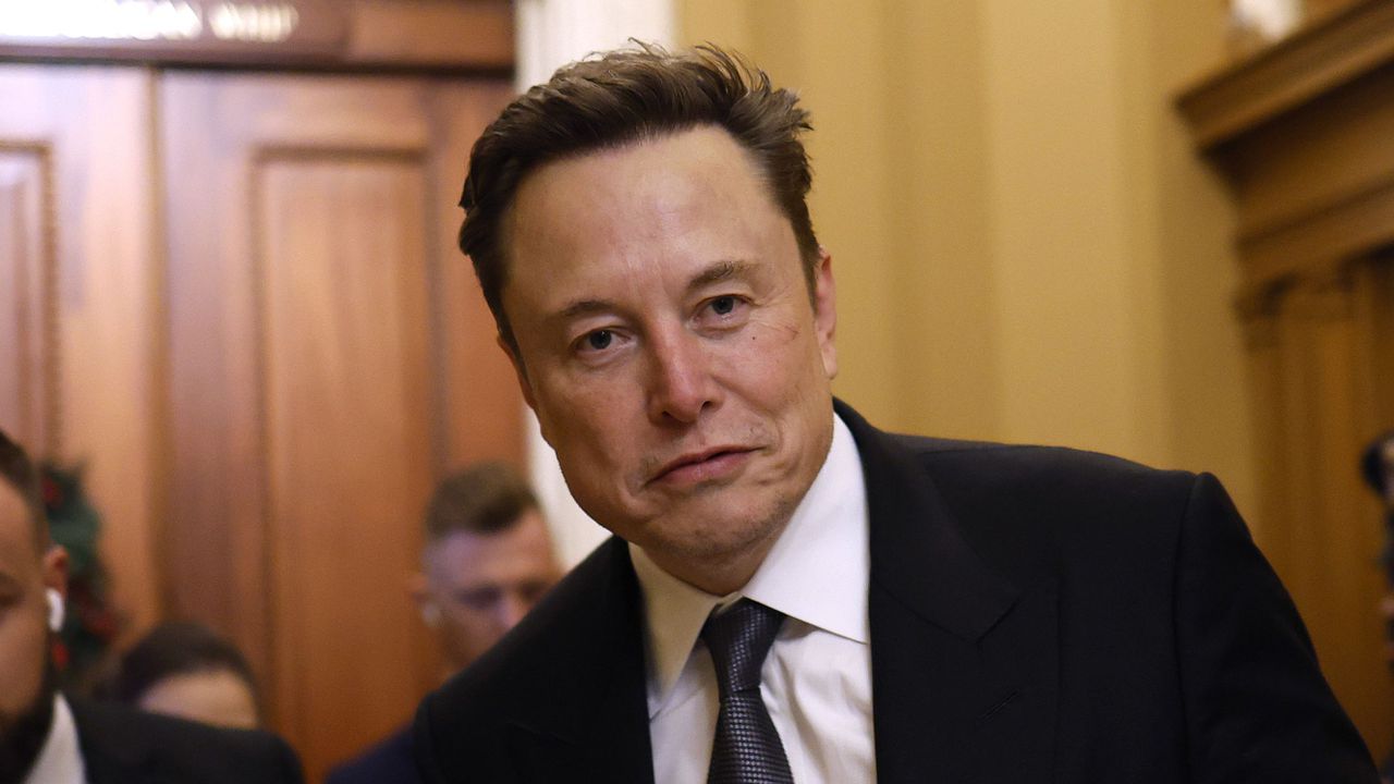 Акционерите на "Тесла" одобриха историческо възнаграждение за Мъск