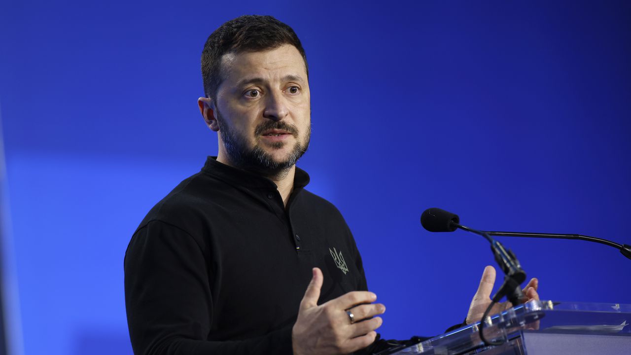 Володимир Зеленски: Западни компании тайно снабдяват Русия с машини за оръжия