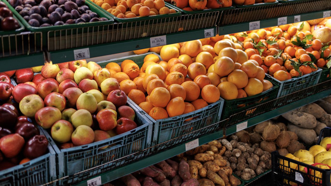Скок в цените на повечето плодове и млечни продукти