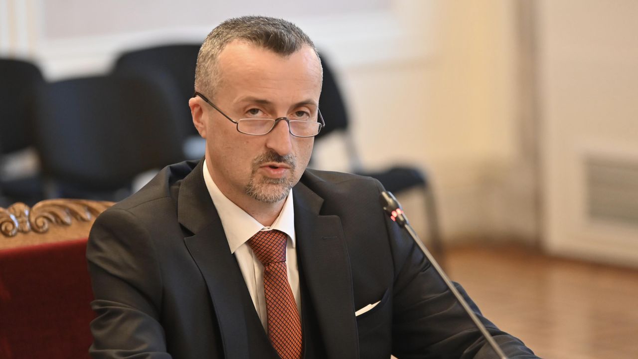 Доц. Стефановски разпореди спешни проверки дали е източвана НЗОК в разкритите незаконни домове в страната