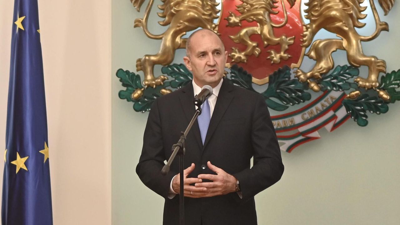 Президентът Радев ще отличи с почетен знак военнослужещи за приноса им към националната сигурност