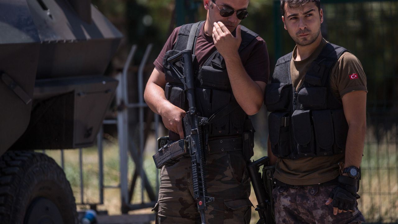 Турската полиция е осъществила през последните две седмици мащабни операции