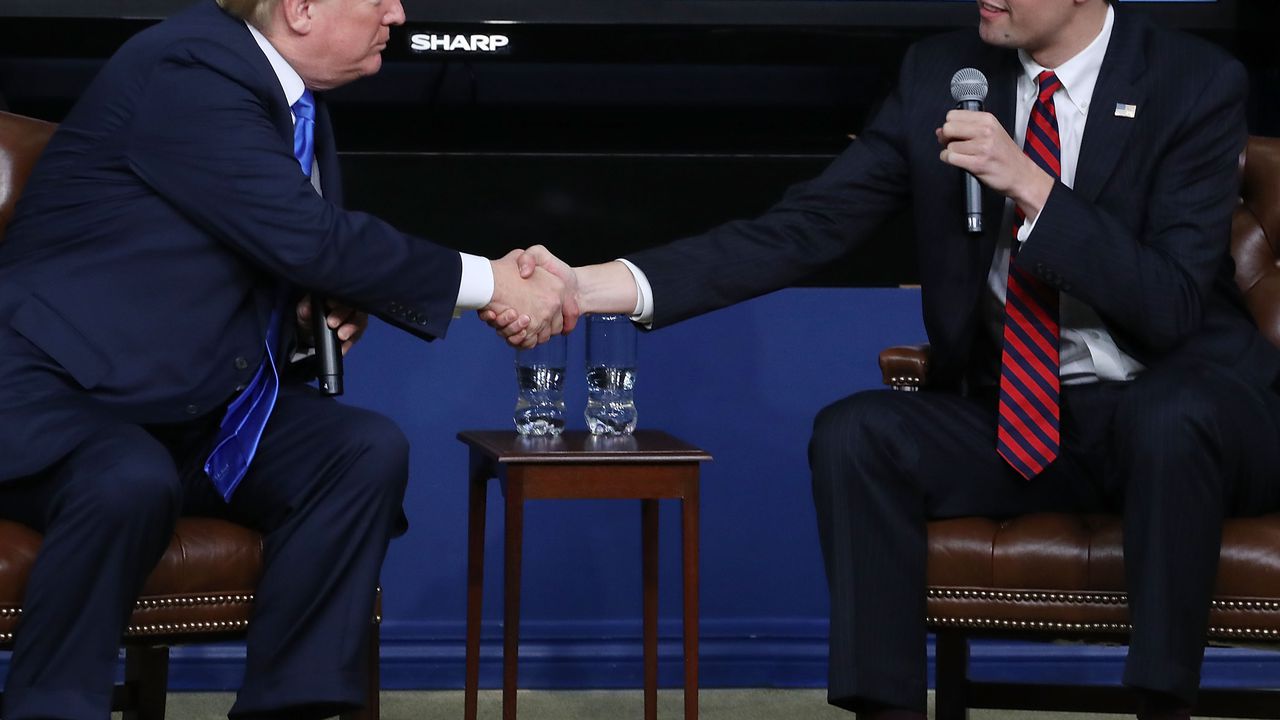 Консервативният активист Чарли Кърк е починал, след като бе прострелян