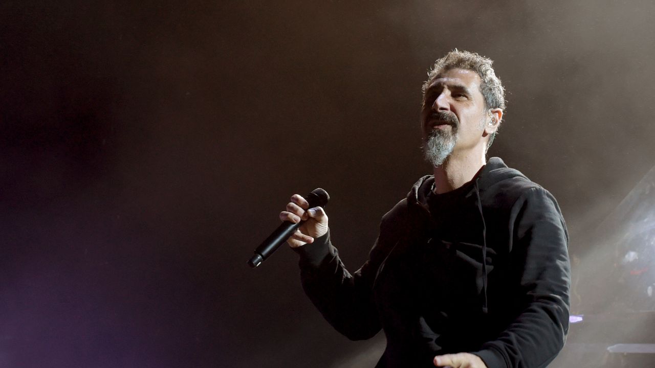 Феновете на хеви метъла имат повод за радост! System Of