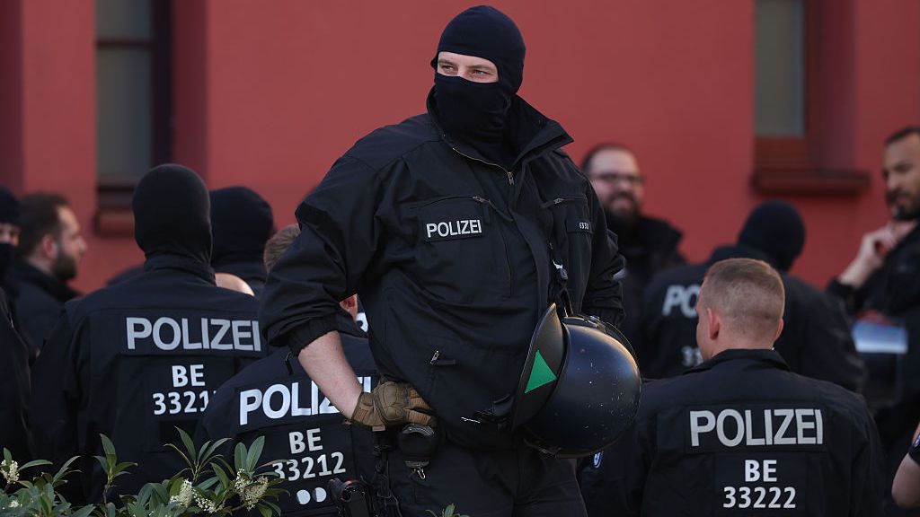 Нетипичен за стандартите на Германия корупционен скандал разтърси страната: Арестуваха 17 служители на полицията