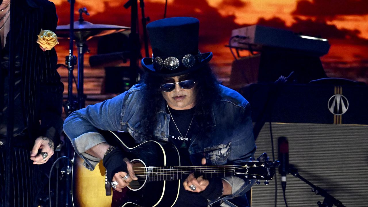 Задава се нов албум на Guns N' Roses, потвърди Слаш