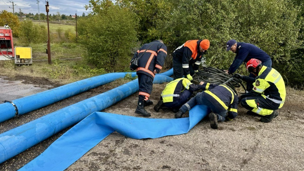 Влагата в дигата на язовира край Николово намалява, над 46,8 млн. литра вода е изпусната от него за последните 13 часа
