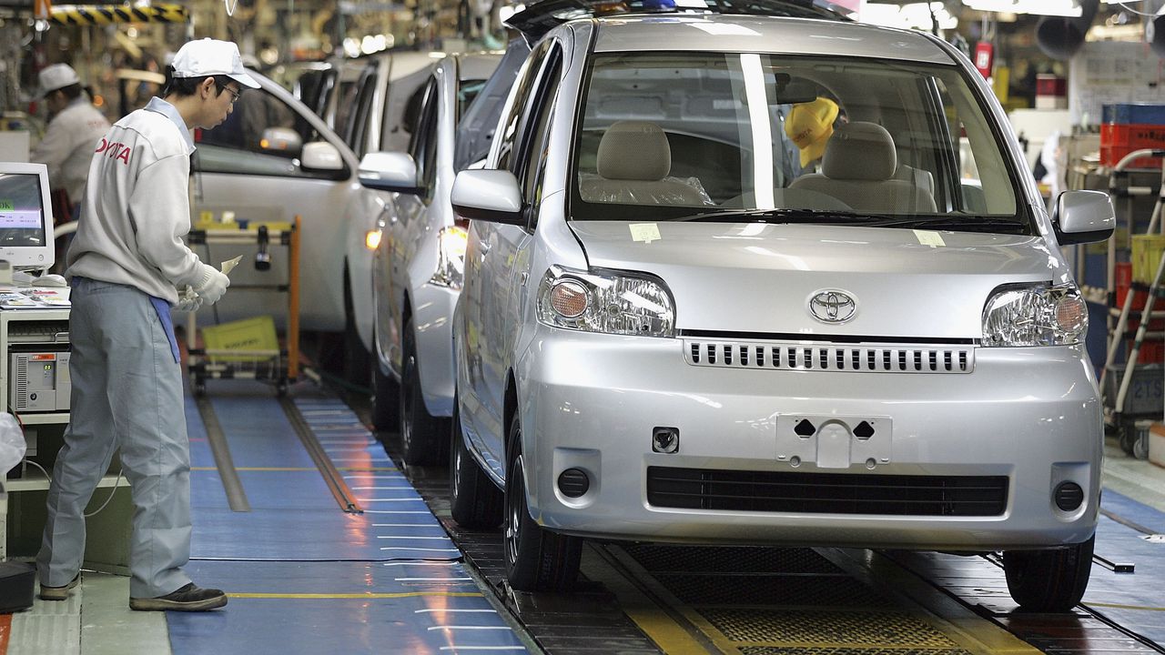 Срив на чистата печалба на най-големите японски автомобилни компании заради по-високите американски мита