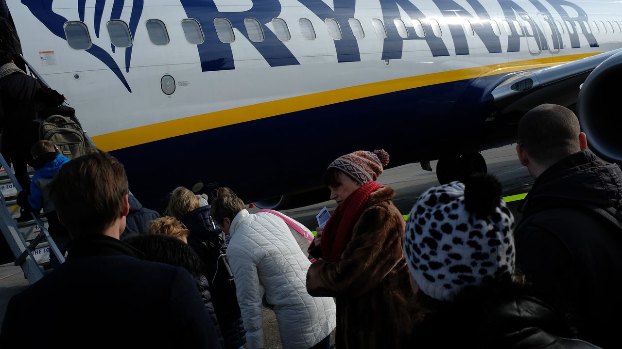 "Райънеър" се отказва от сряда от хартиените билети