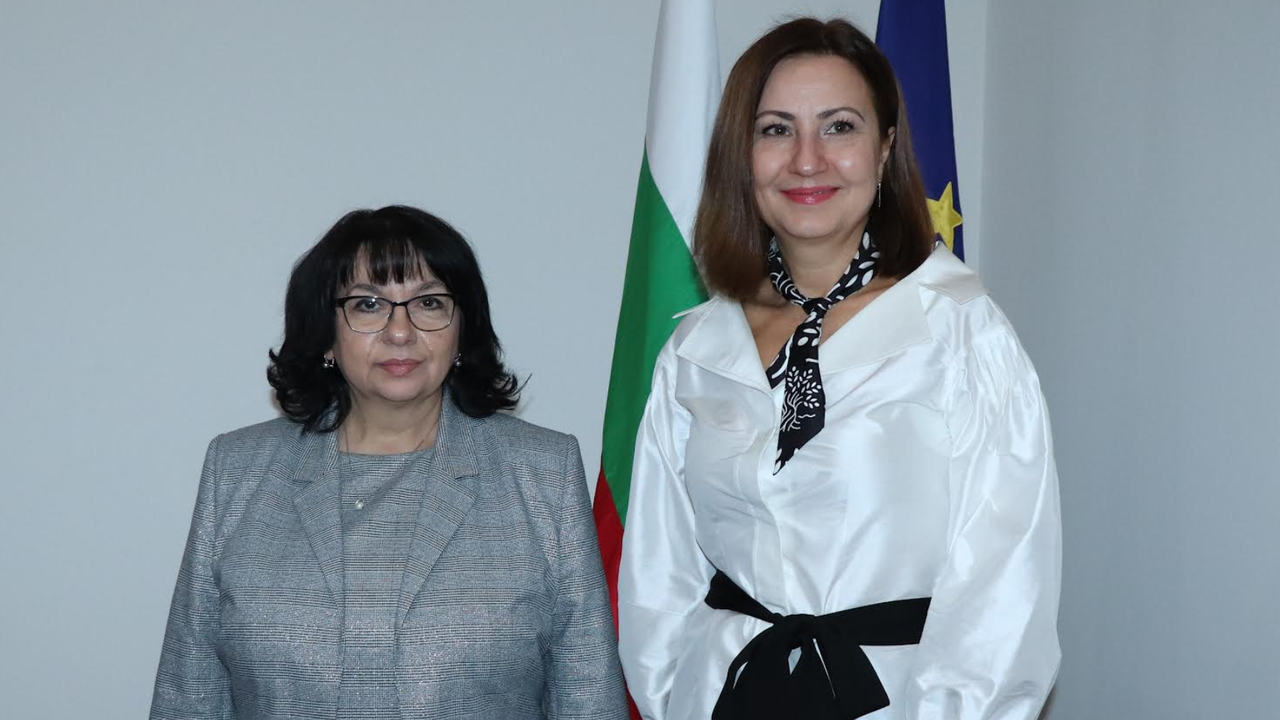 Министър Петкова се срещна с члена на Европейската сметна палата Илиана Иванова