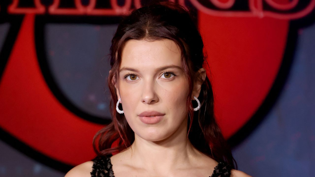 Мили Боби Браун се появи със зашеметяваща прозрачна рокля на събитие на Netflix