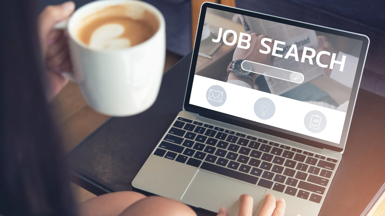 Броят на обявите за работа в България през октомври бележи спад