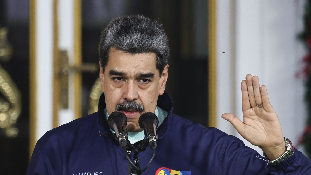 Николас Мадуро и съпругата му бяха транспортирани с хеликоптер до