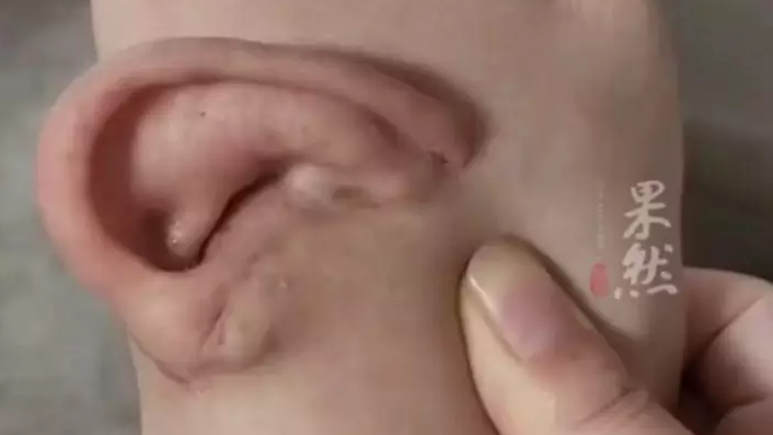 Работничка във фабрика в Шандун, Китай, претърпява ужасяващ трудов инцидент.