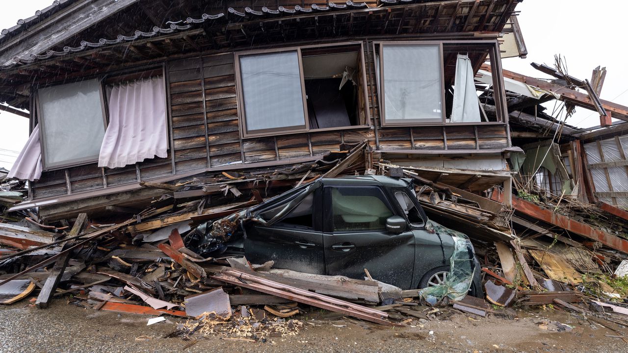 Най-малко 51 души са ранени при силното земетресение от 7,5