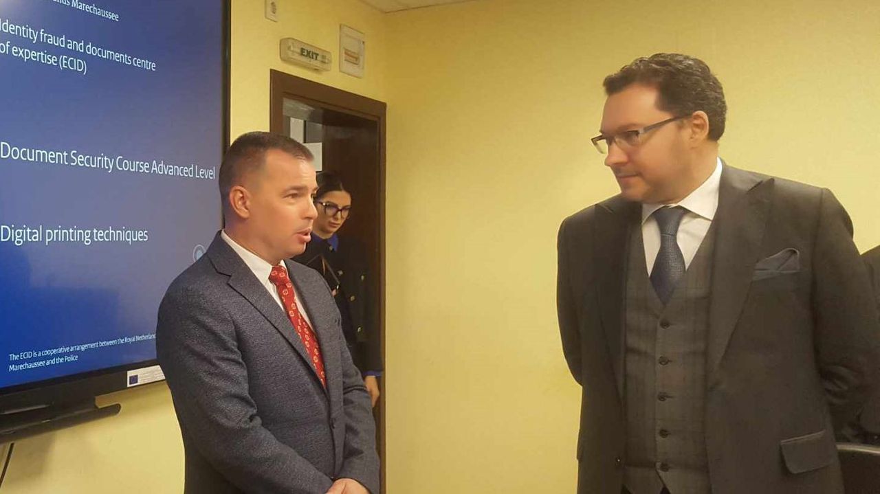 Митов посети Националния център за борба с фалшиви и подправени документи в Гранична полиция