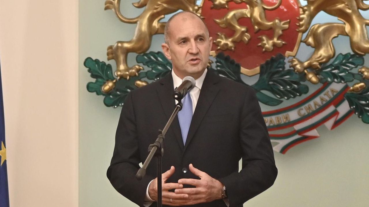 Румен Радев:  Учудващо е хората, които се пишат за най-големи демократи, да се обявят срещу демокрацията