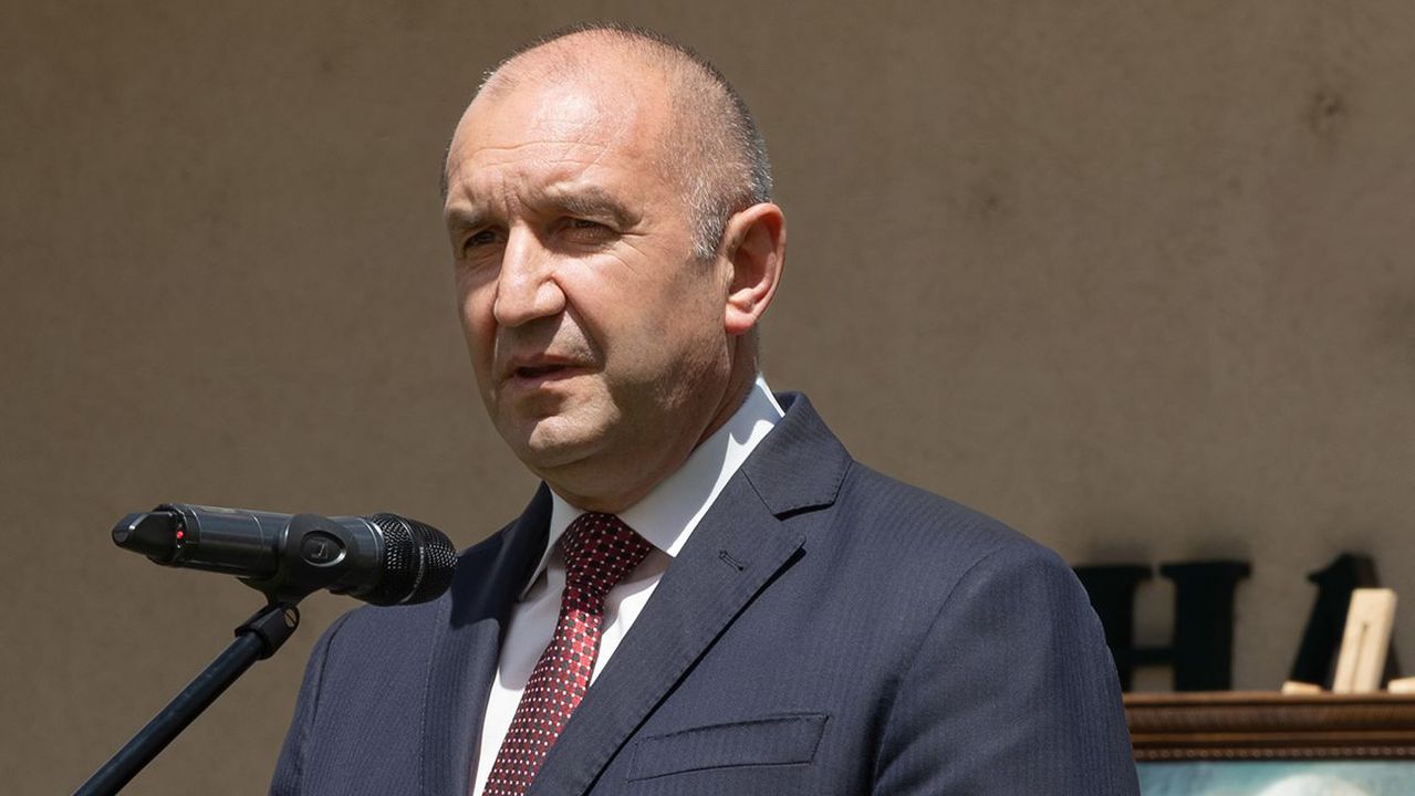 Радев: Всеки, който иска да опознае историческия възход на България, трябва да посети Шумен - тук го очаква открит урок по родолюбие, каза президентът на празника на града