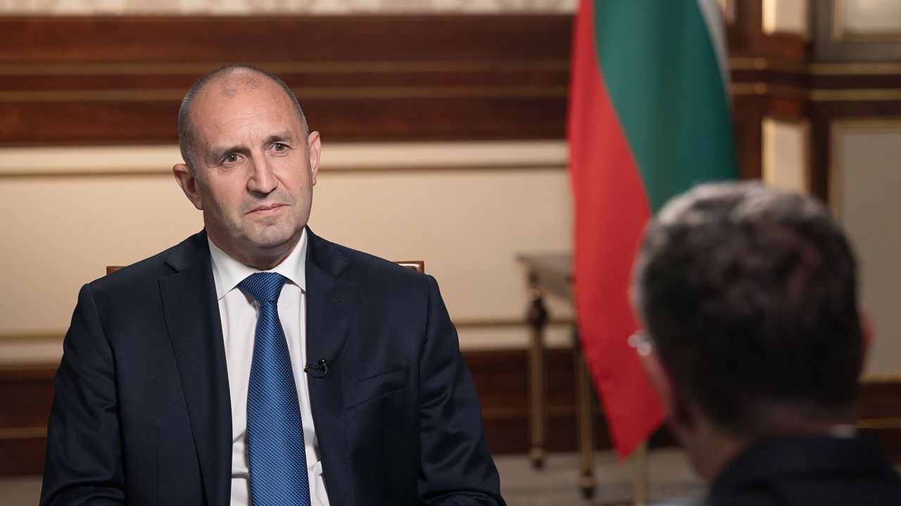 Румен Радев пред CNN: Може би съм старомоден, но силно вярвам в демокрацията с предложението си за референдум за въвеждането на еврото в България