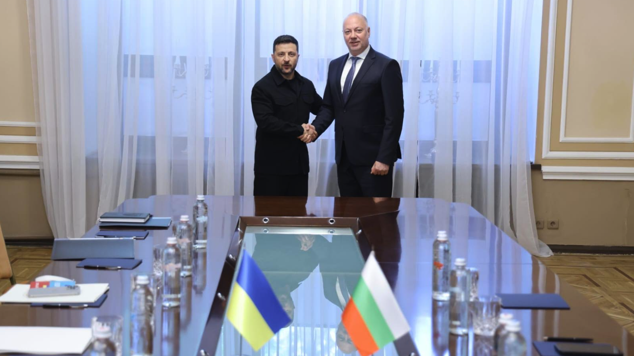 Премиерът Желязков към президента Зеленски: България има готовност активно да участва в следвоенното възстановяване на Украйна
