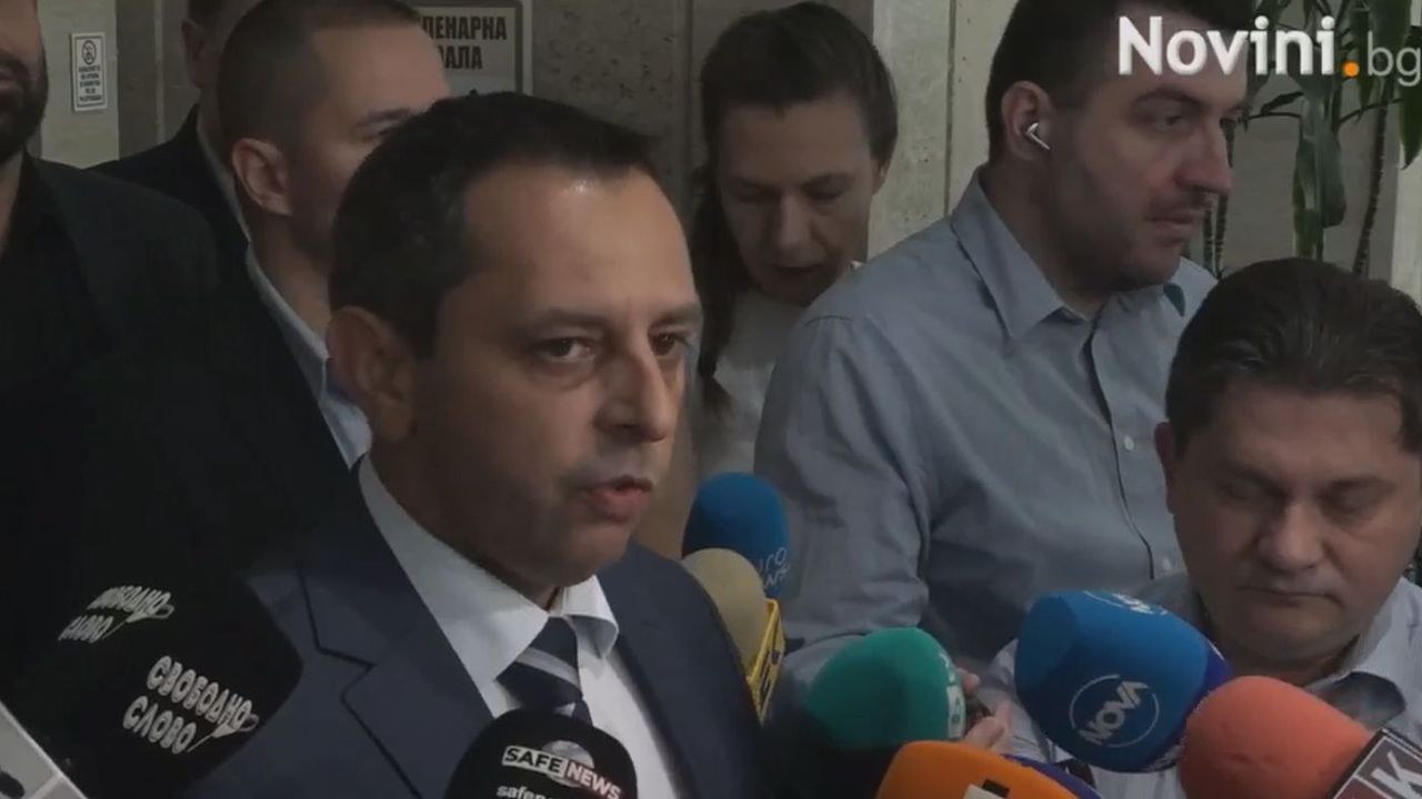 Предстои депозирането на вот на недоверие на , който ще