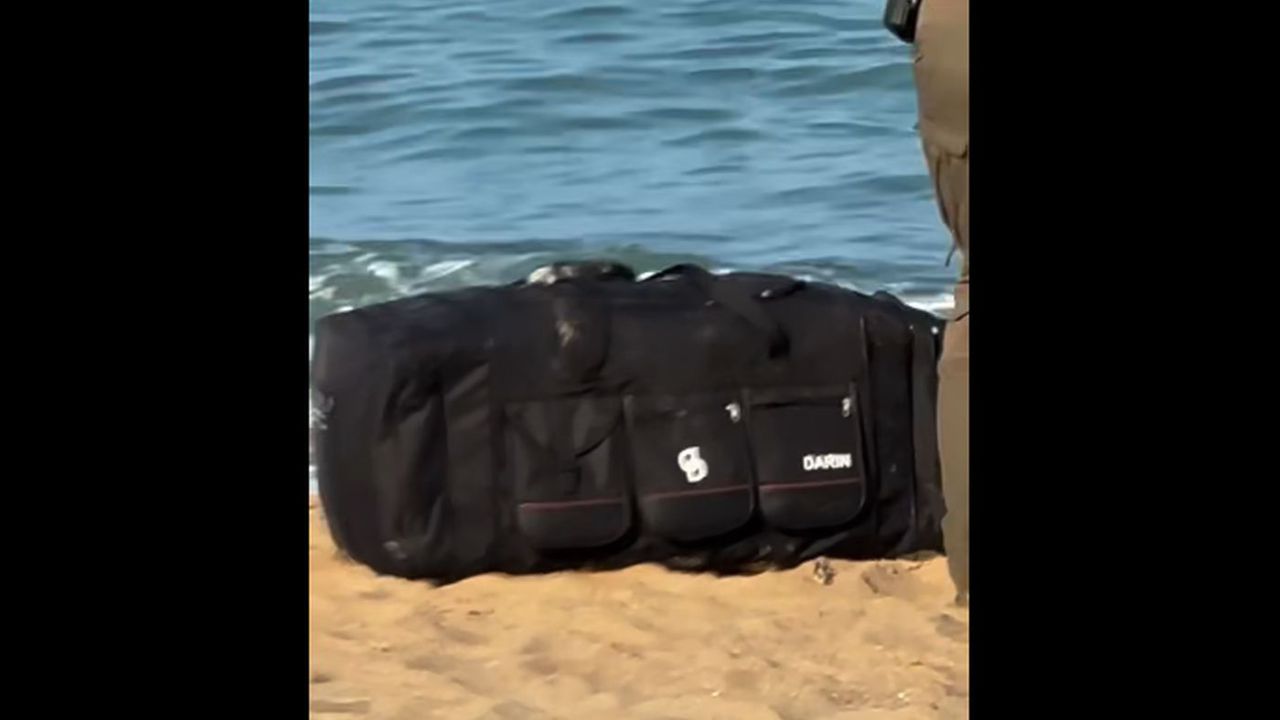 Мистериозен черен сак изплува на плаж Корал в Лозенец, а