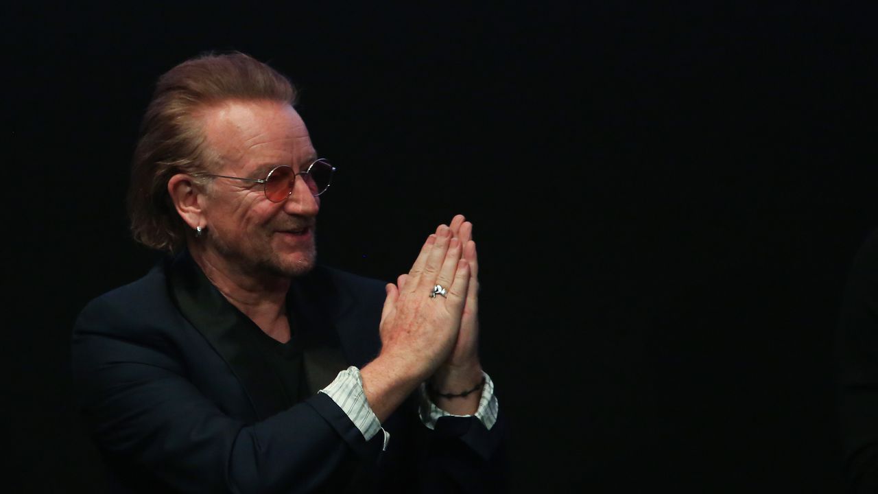 Фронтменът на U2 - Боно: Хранех се с остатъците от храната на летището, харчех парите си за плочи