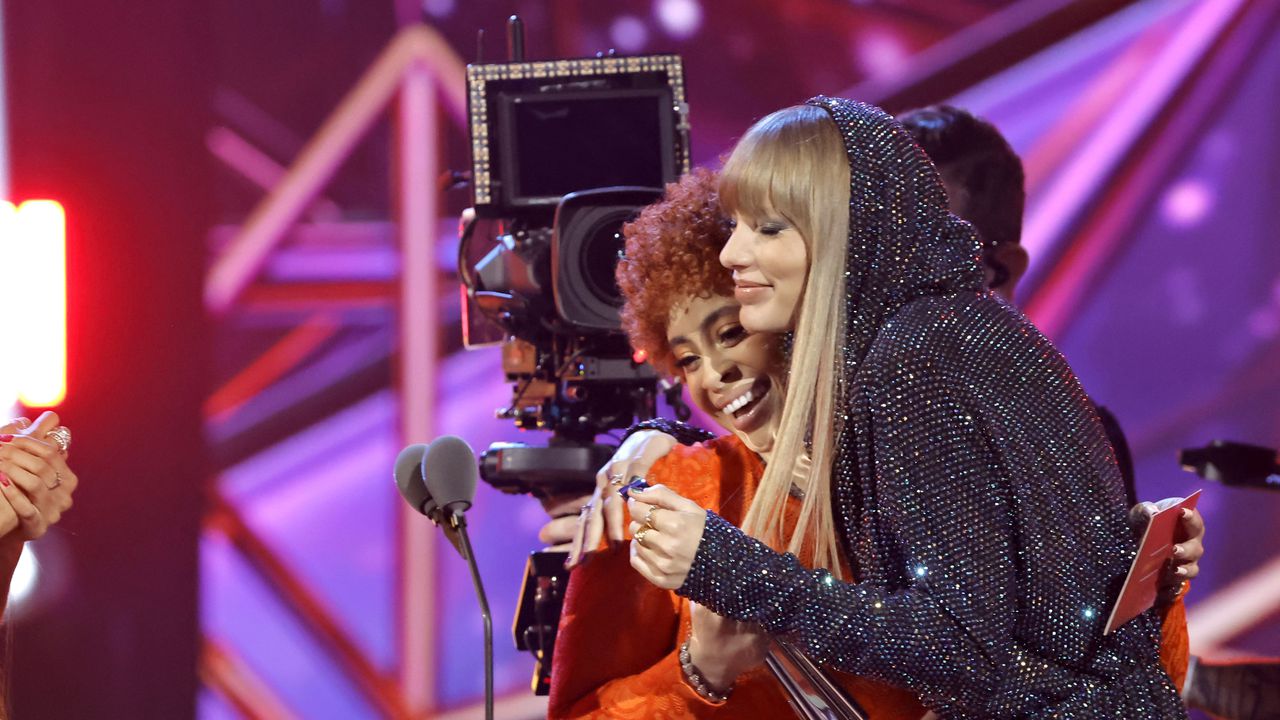 Ice Spice пази близо до сърцето си ценен съвет, даден ѝ от Тейлър Суифт