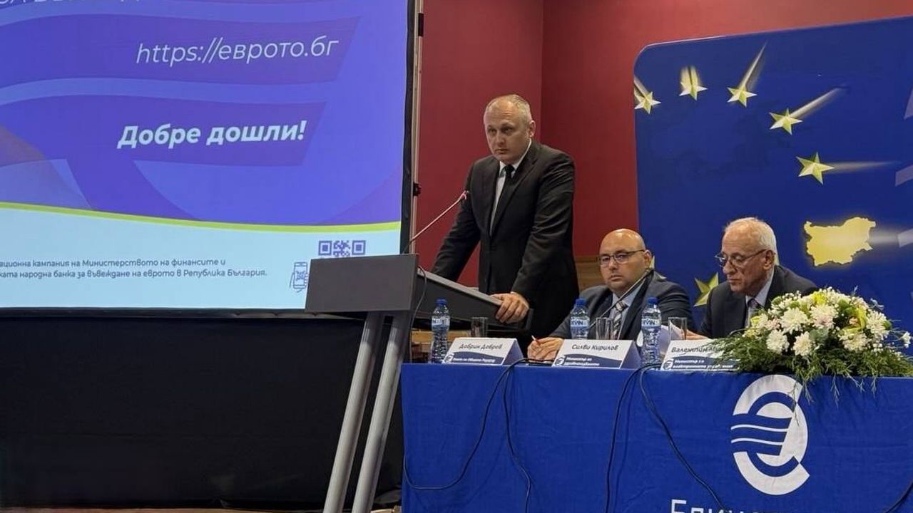 Министър Мундров: Въвеждането на еврото в България ще доведе до по-ефективна администрация и повече електронни услуги