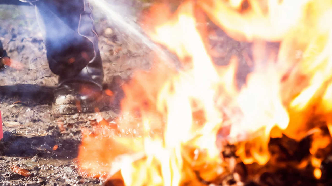 Клошар загина в пожар в Разградско