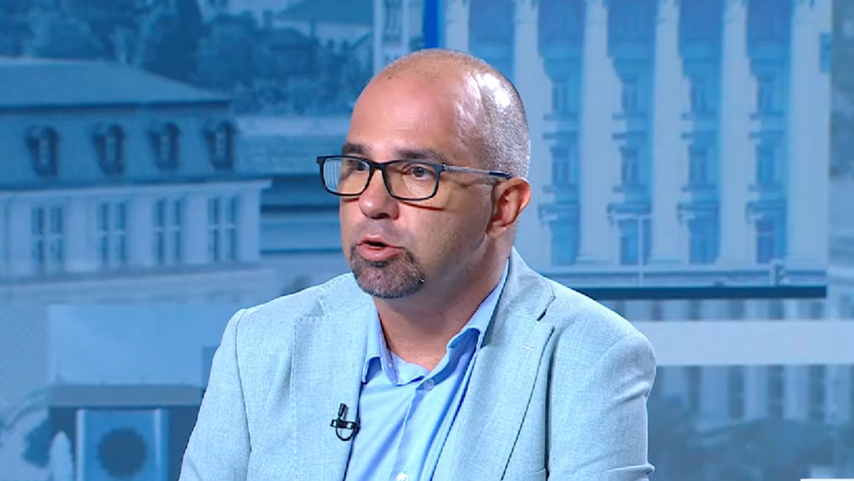 победи в мача с . Съвсем спокойно се насочва и