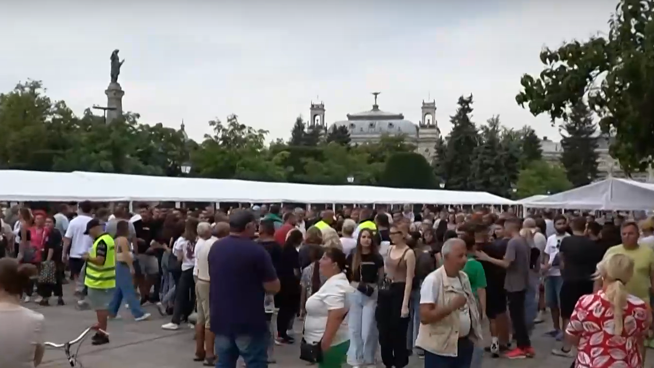 Протести в и . Събралите се искат обвиняемите за инцидента