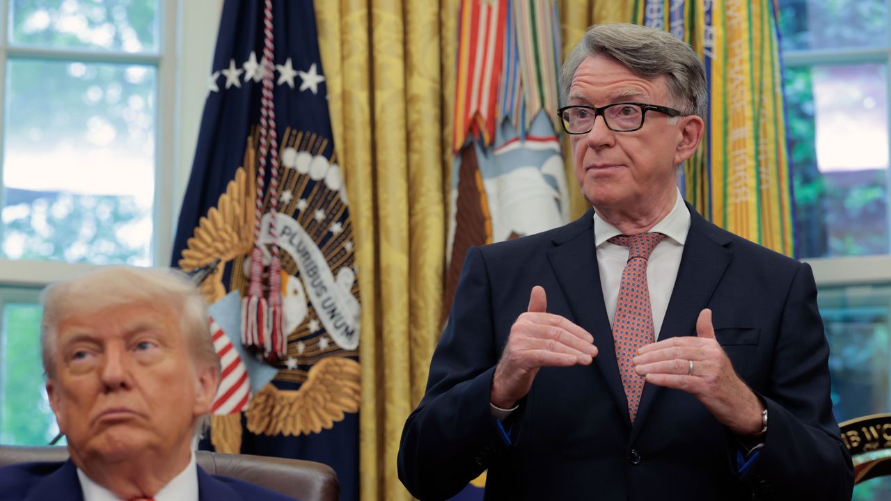 Заради връзки с „най-добрия си приятел“ Джефри Епстийн: британският посланик в САЩ е уволнен