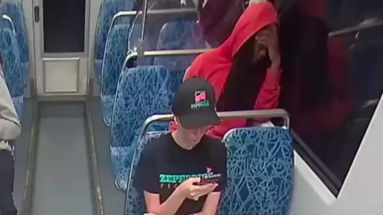 Майката на Декарлос Браун-младши се изказа, след като стана известно,