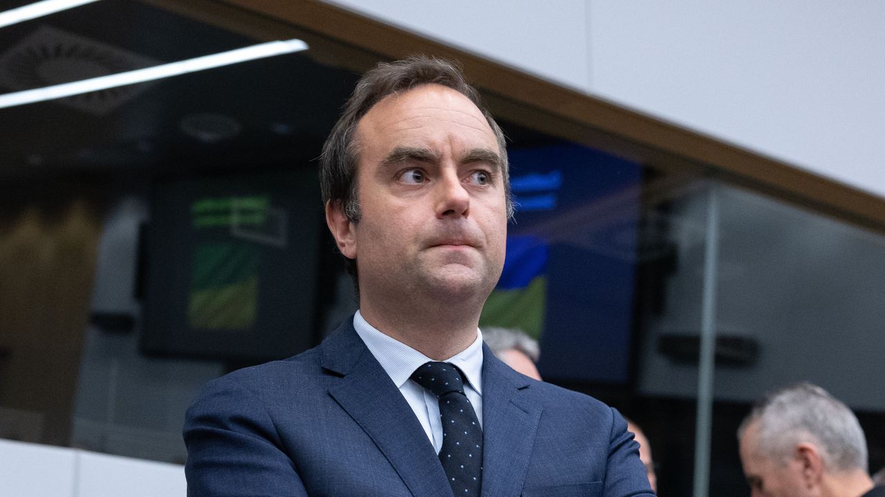 Макрон назначи отново Себастиан Льокорню за премиер на Франция