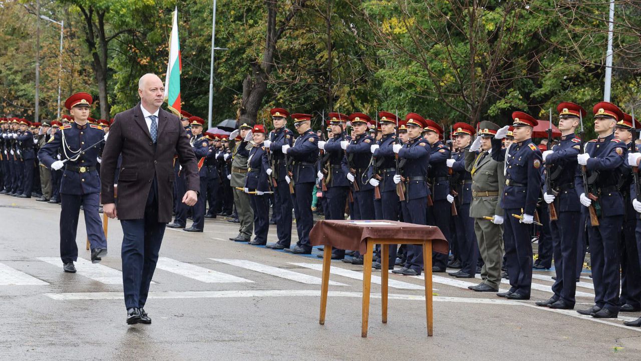Премиерът Желязков: Повишаването на доходите във въоръжените сили ще продължи и през следващите години