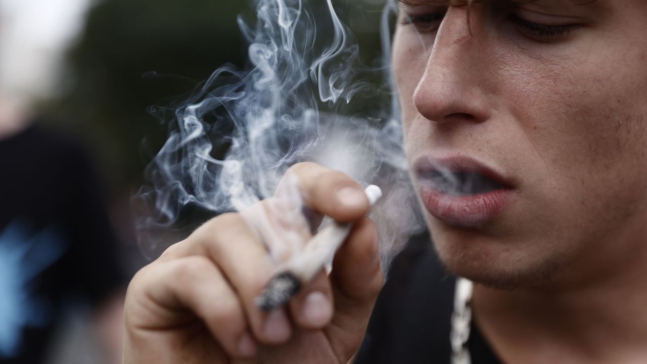 Употребата на канабиноиди повишава риска от психози със 70%