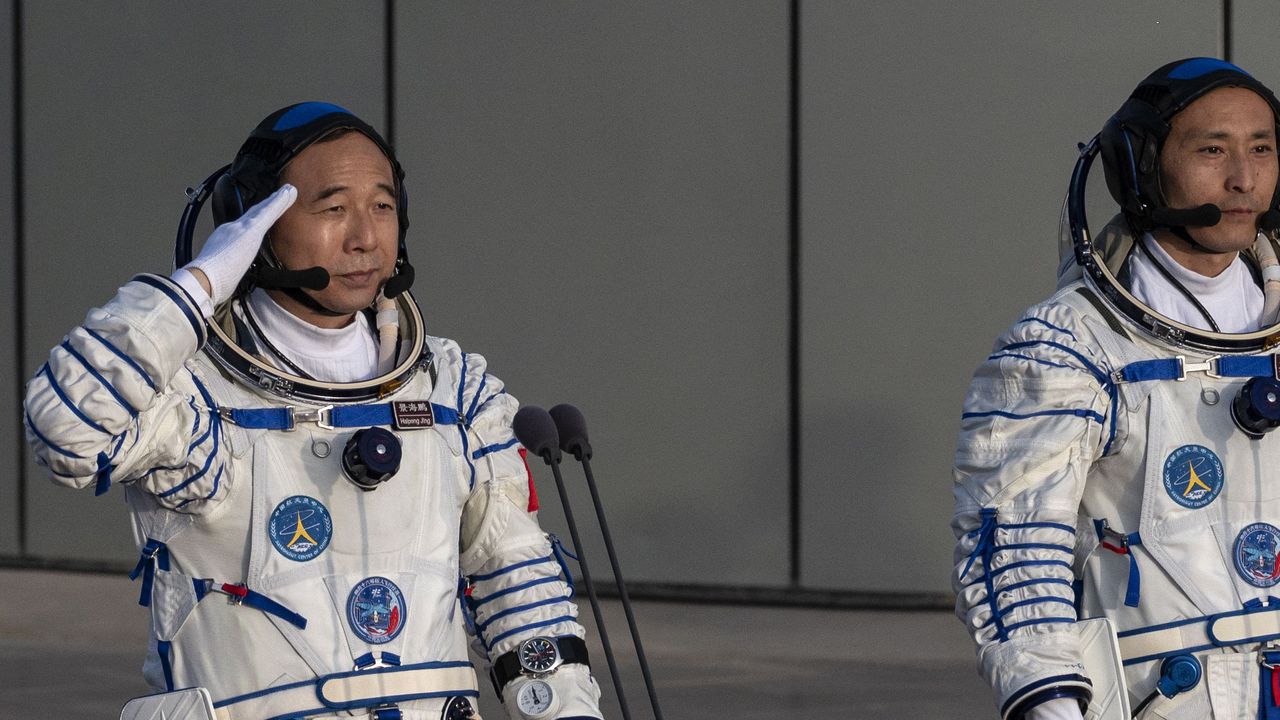Китайски астронавти за първи път сготвиха месо в космоса