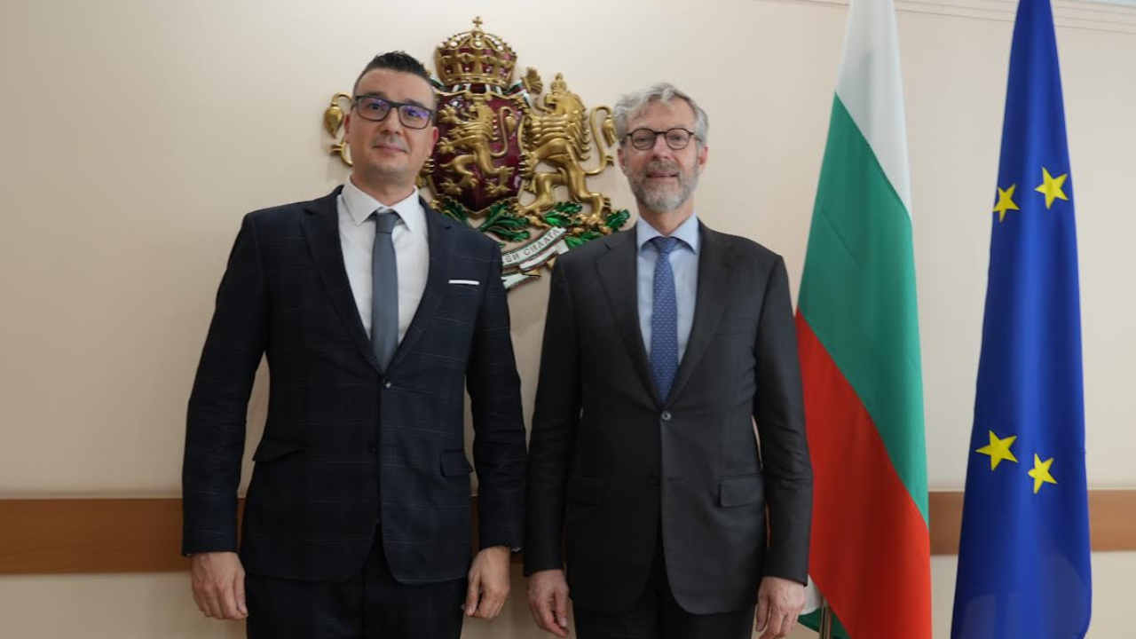 Министър Дилов разговаря с вицепрезидента на Европейската инвестиционна банка