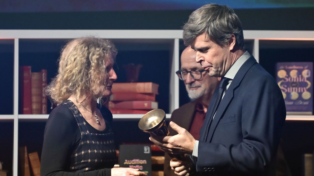 "Никога не сме чели нещо подобно": унгарско-британският публицист Дейвид Салай спечели наградата "Букър" за романа си "Плът"