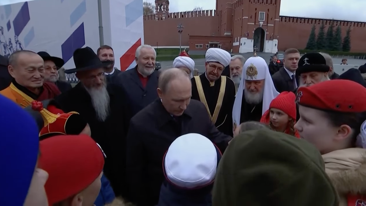 11-годишно момиченце пред Путин: Защо връщате моя чичо на фронта, при положение че още не е излекуван?