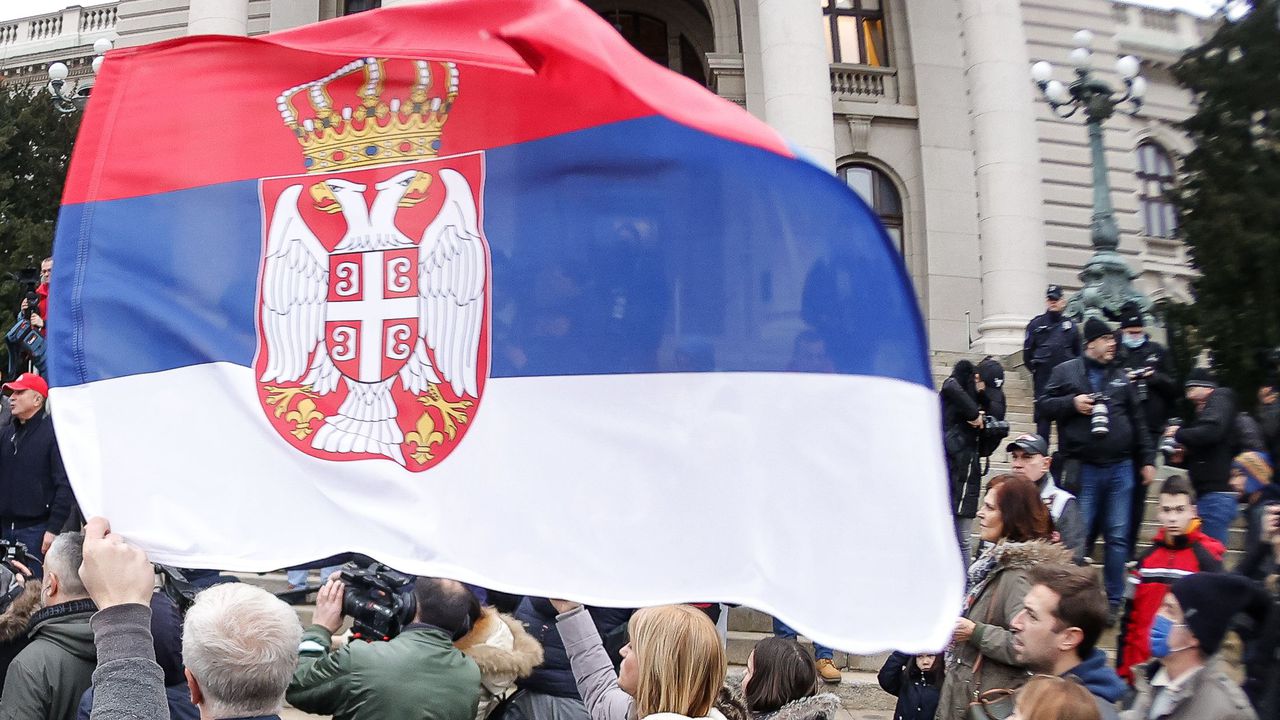 Протест срещу разрушаването на комплекса от сгради на Генералния щаб на някогашната югославска армия се проведе в Белград