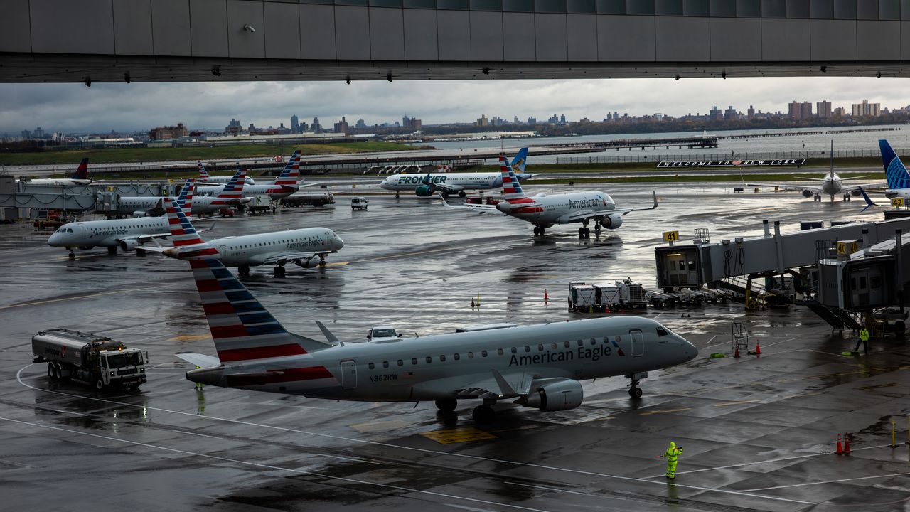 Американските авиокомпании са отменили 1200 полета днес заради продължаващата бюджетна блокада
