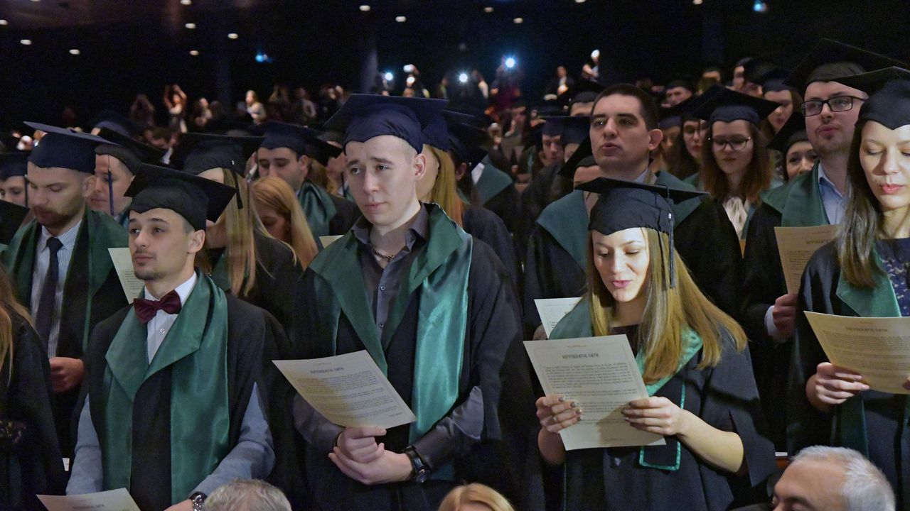 119 млади лекари, завършили Тракийския университет, получиха днес дипломите си