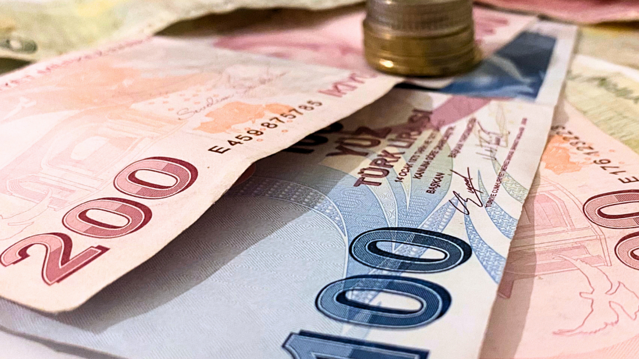 Строгата парична политика, която ще бъде запазена до постигането на