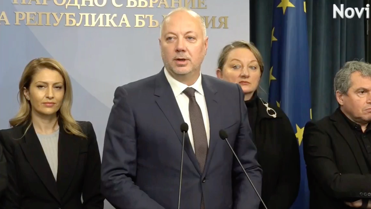 По думите му на този етап е доста трудно да