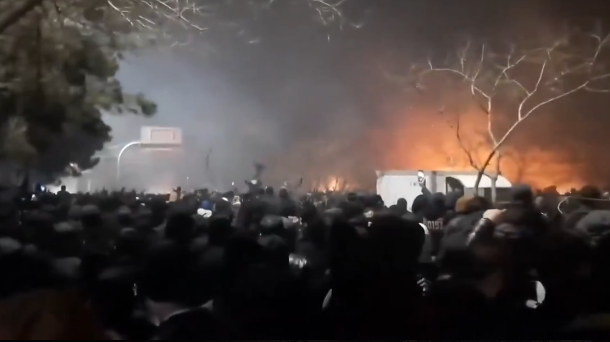 Протестите станаха насилствени и кървави, за да дадат извинение за